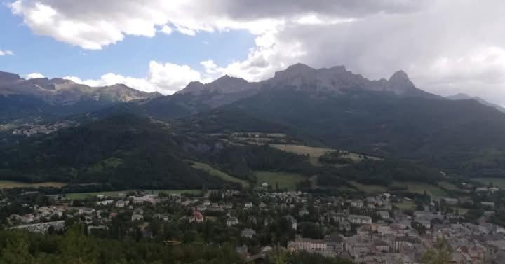 App Vue Montagne Barcelonnette Proche Piscine Rando Riviere Nature Zewnętrze zdjęcie